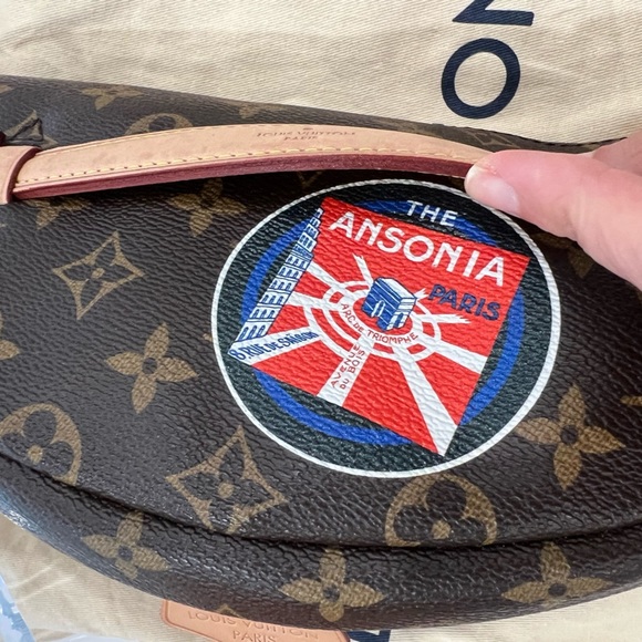 LOUIS VUITTON MONOGRAM MY LV WORLD TOUR CUSTOM BUMBAG 2020 **RARE BAG*** - Picture 7 of 17